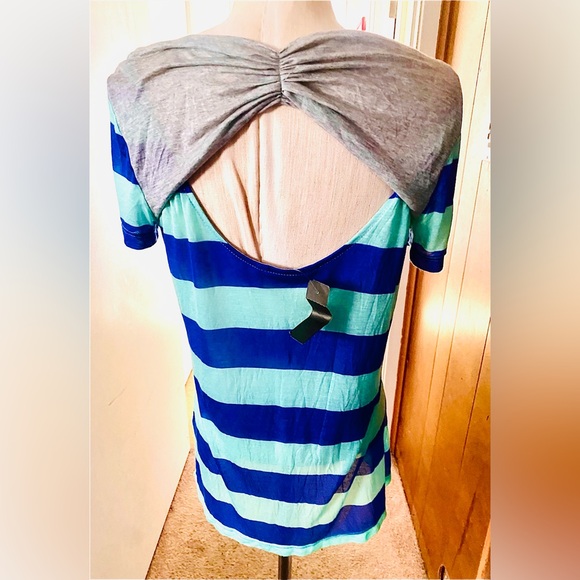 Three Dots, NWT, blue & Green w/ Grey design on the back. - Picture 4 of 5